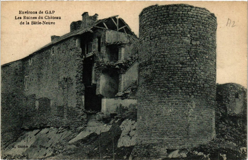 Carte postale ancienne Environs de Gap - Le Ruines du Chateau de la Batie-Neuve à Gap
