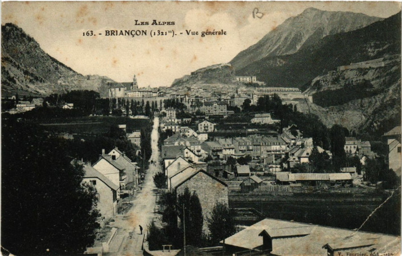 Carte postale ancienne Les Alpes - Briancon (1321 m) - Vue générale à Briançon