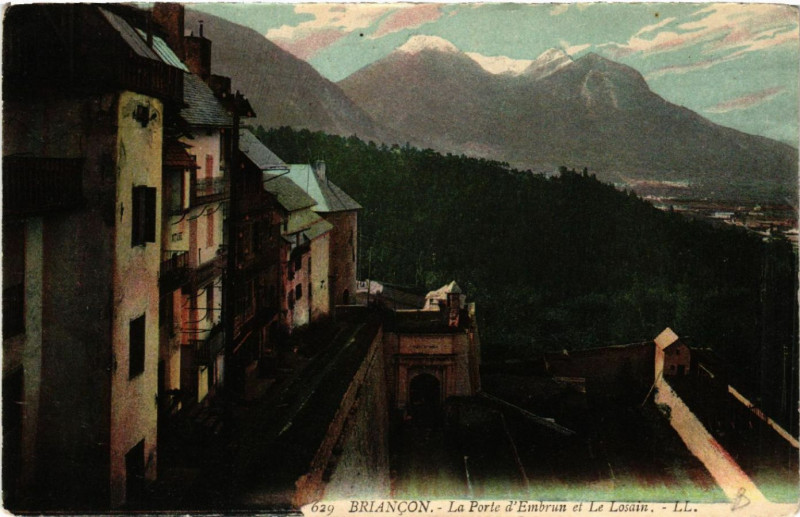 Carte postale ancienne Briancon - La Porte d'Embrun et Le Losain à Briançon