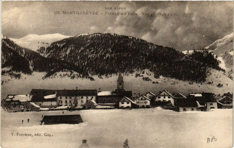 Carte postale ancienne Montgenevre - Frontiére d'Italie - Vue générale l'hiver à Montgenèvre