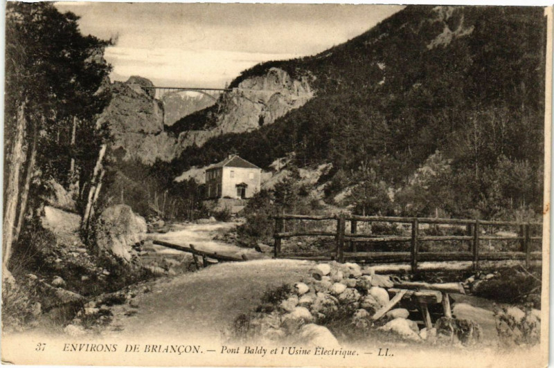 Carte postale ancienne Environs de Briancon - Pont Baldy et l'Usine Electrique à Briançon