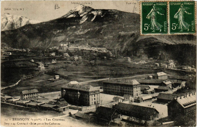 Carte postale ancienne Briancon (1321) - Les Casernes à Briançon