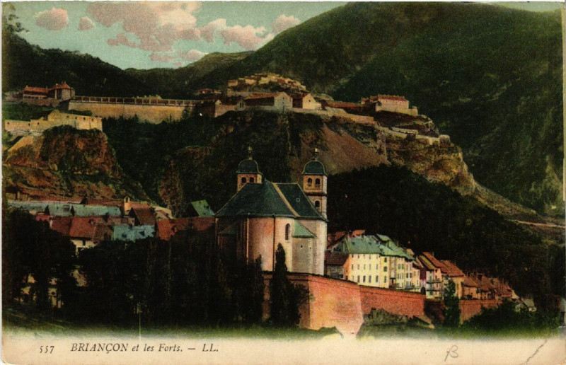 Carte postale ancienne Briancon et les Forts à Briançon