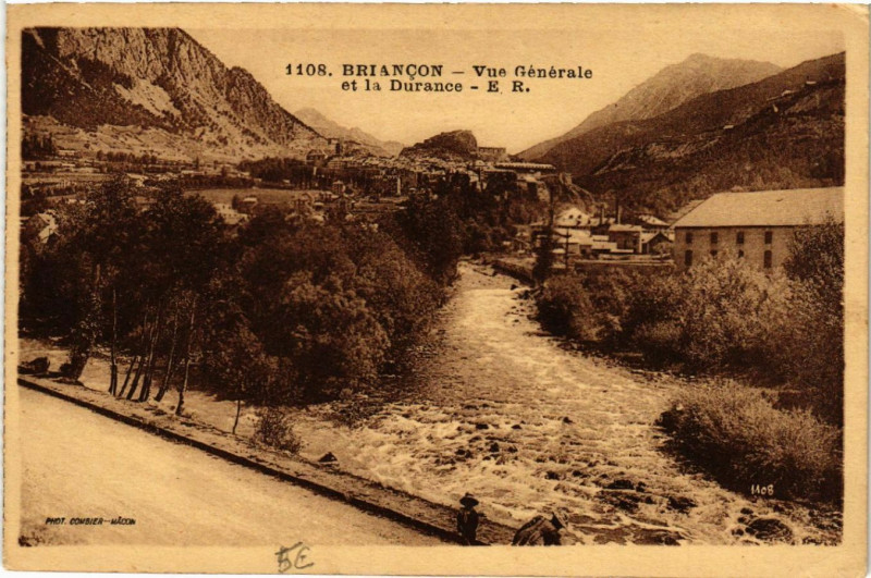 Carte postale ancienne Briancon - Vue Générale et la Durance à Briançon