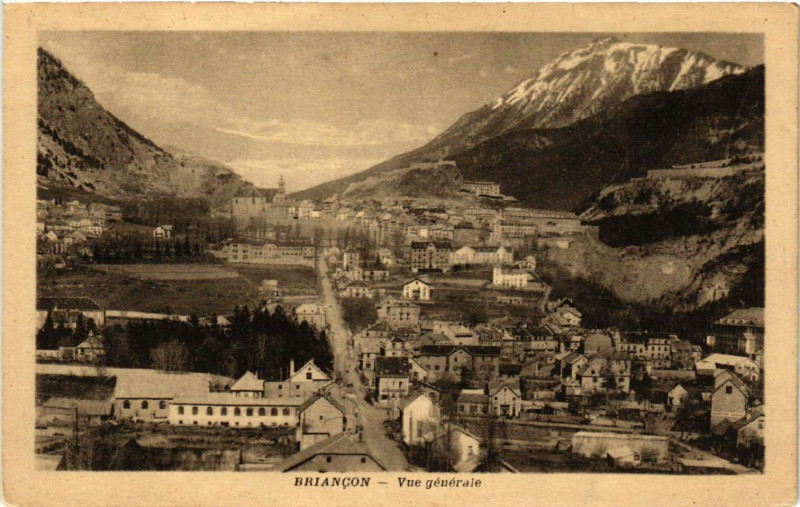 Carte postale ancienne Briancon - Vue générale à Briançon