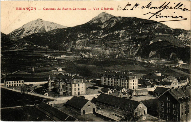 Carte postale ancienne Briancon - Casernes de Sainte-Catherine - Vue Générale à Briançon
