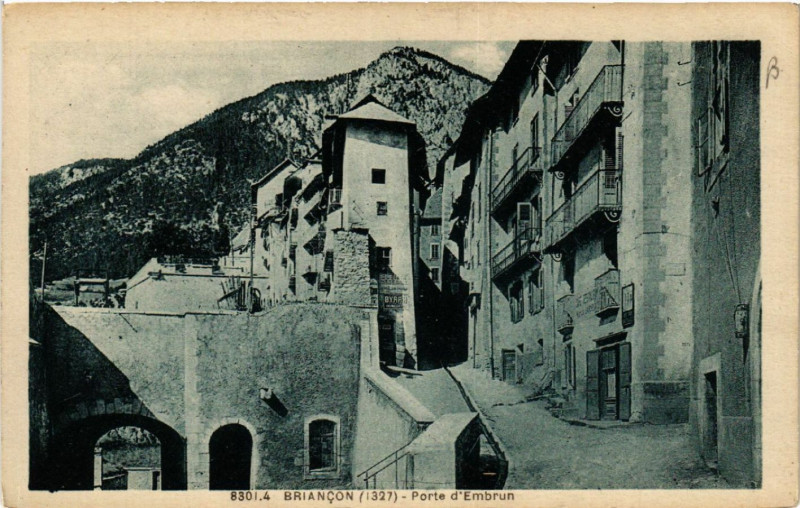 Carte postale ancienne Briancon (1327) - Porte d'Embrun à Briançon