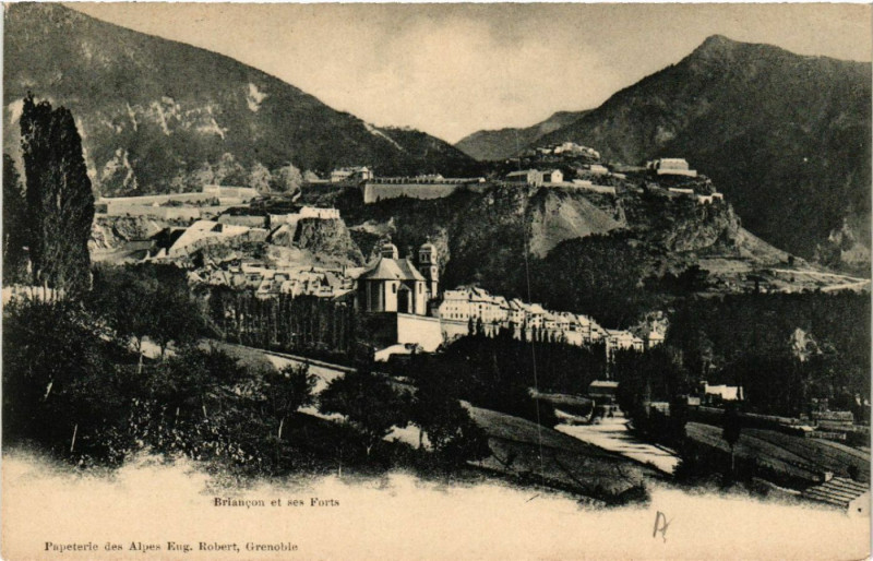Carte postale ancienne Briancon et ses Forts à Briançon