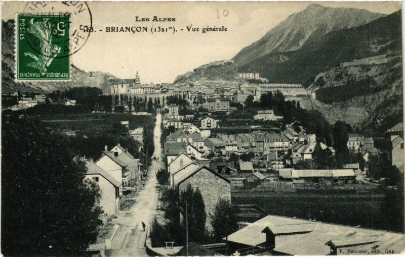 Carte postale ancienne Les Alpes - Briancon (1321 m) - Vue générale à Briançon