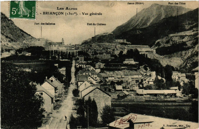 Carte postale ancienne Les Alpes - Briancon (1321 m) - Vue générale à Briançon