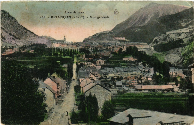 Carte postale ancienne Les Alpes - Briancon (1321 m) - Vue générale à Briançon