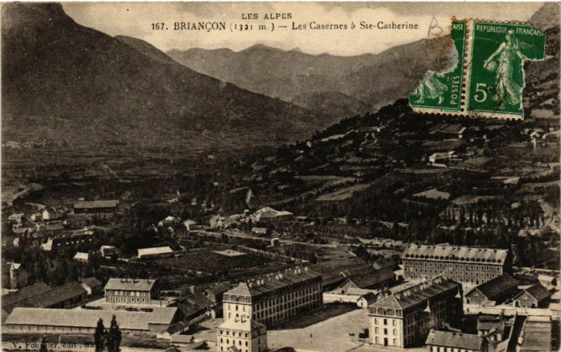 Carte postale ancienne Briancon (1321 m) - Les Casernes a Ste-Catherine à Briançon