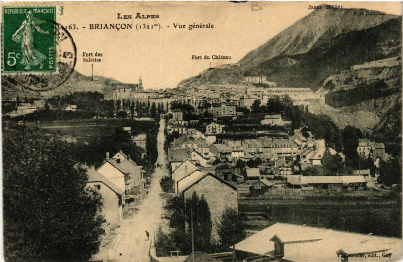 Carte postale ancienne Les Alpes - Briancon (1321 m) - Vue générale à Briançon