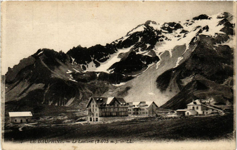 Carte postale ancienne Le Dauphine - Le Lautaret (2075 m)