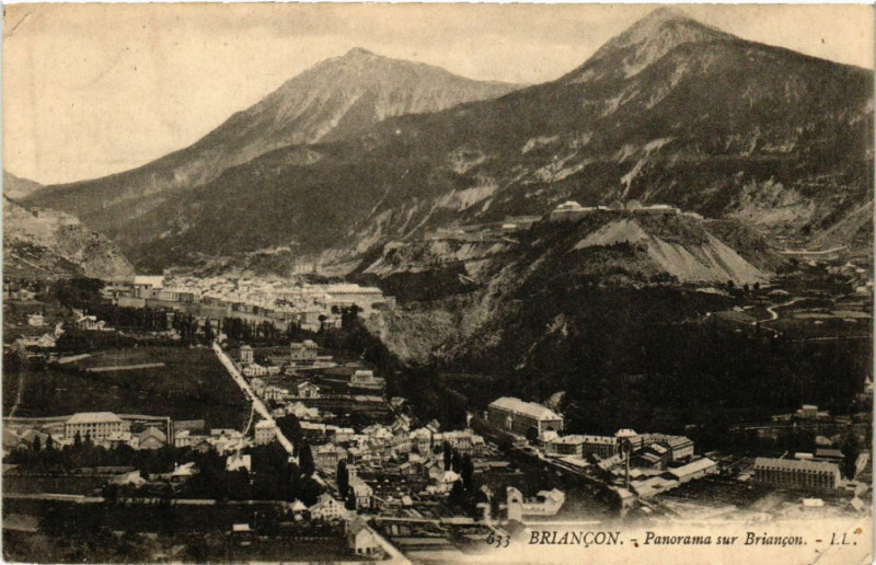 Carte postale ancienne Briancon - Panorama sur Briancon à Briançon