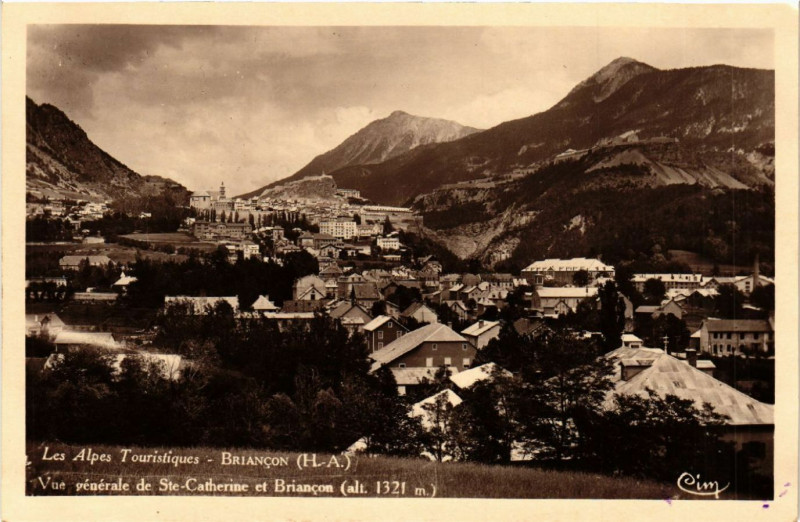 Carte postale ancienne Briancon - Vue générale de Ste-Catherine et Briancon ... à Briançon