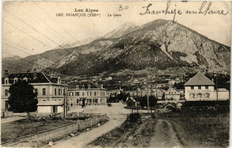 Carte postale ancienne Les Alpes - Briancon (1321 m) - La Gare à Briançon