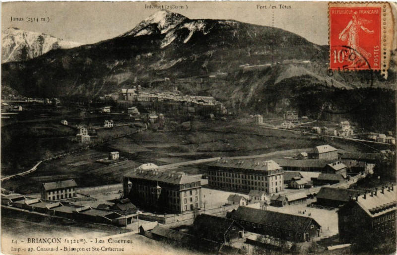 Carte postale ancienne Briancon (1321 m) - Les Casernes à Briançon