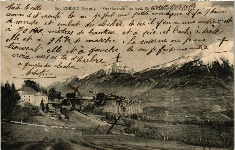 Carte postale ancienne Embrun (870 m) Vue générale Au fond.Pic du Clocher (alt 2456 m) à Embrun