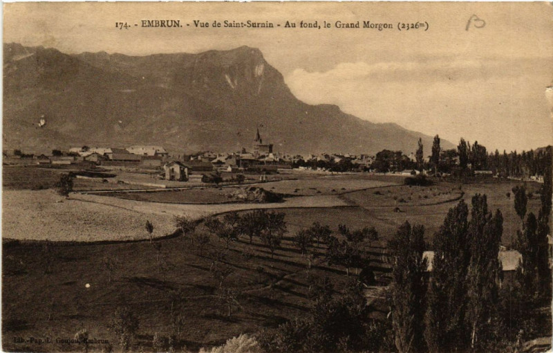 Carte postale ancienne Embrun - Vue de Saint-Surnin - Au fond, le Grand Morgon à Embrun