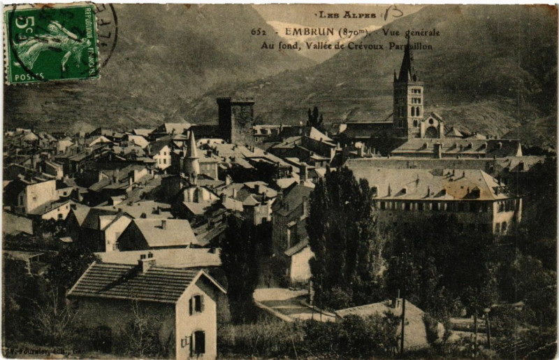 Carte postale ancienne Embrun (870 m) Vue générale Au fond, Vallée de Crévoux Pargaillon à Embrun
