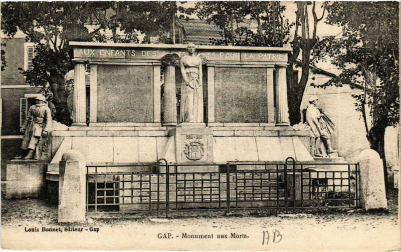 Carte postale ancienne Gap - Monument aux Morts à Gap