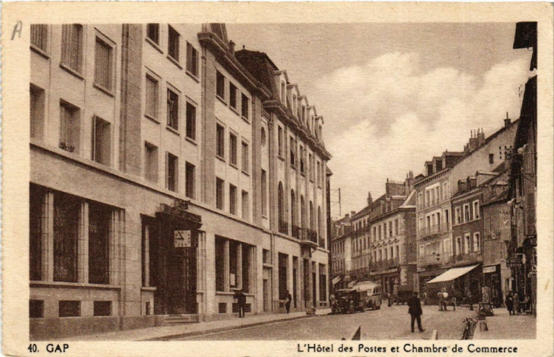 Carte postale ancienne Gap - L'Hotel des Postes et Chambre de Commerce à Gap
