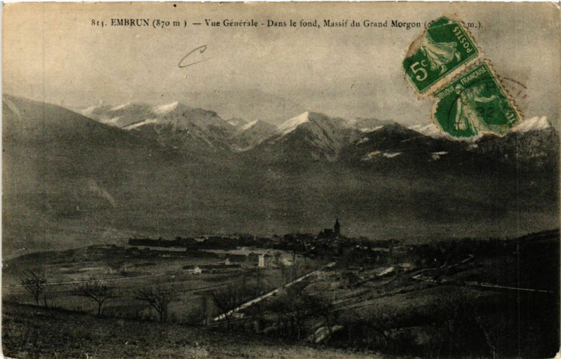Carte postale ancienne Embrun (870 m) - Vue Générale-Dans le fond, Massif du Grand Morgon à Embrun