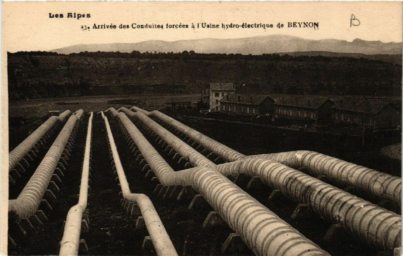 Carte postale ancienne Arrivee des Conduites forcees a l'Usine hydro-electrique de Beynon