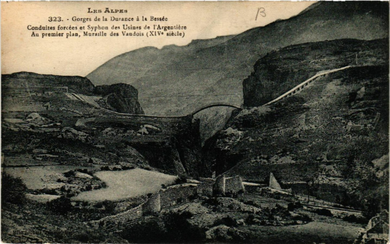 Carte postale ancienne Gorges de la Durance a la Bessee - Conduites forcees et Syphon des