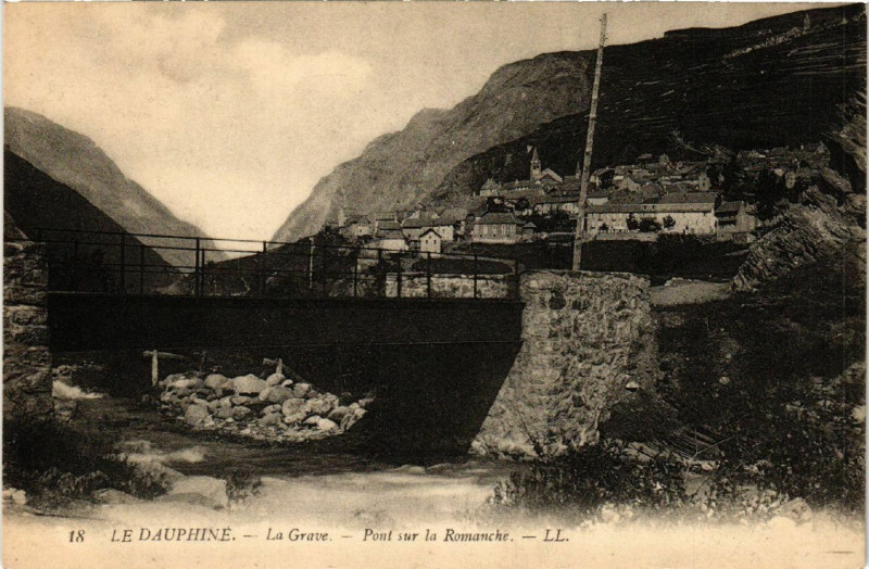 Carte postale ancienne Le Dauphiné - La Grave - Pont sur la Romanche à La Grave