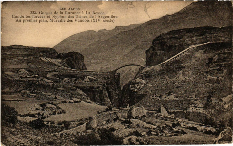 Carte postale ancienne Gorges de la Durance a la Bessee - Conduites forcees et Syphon des