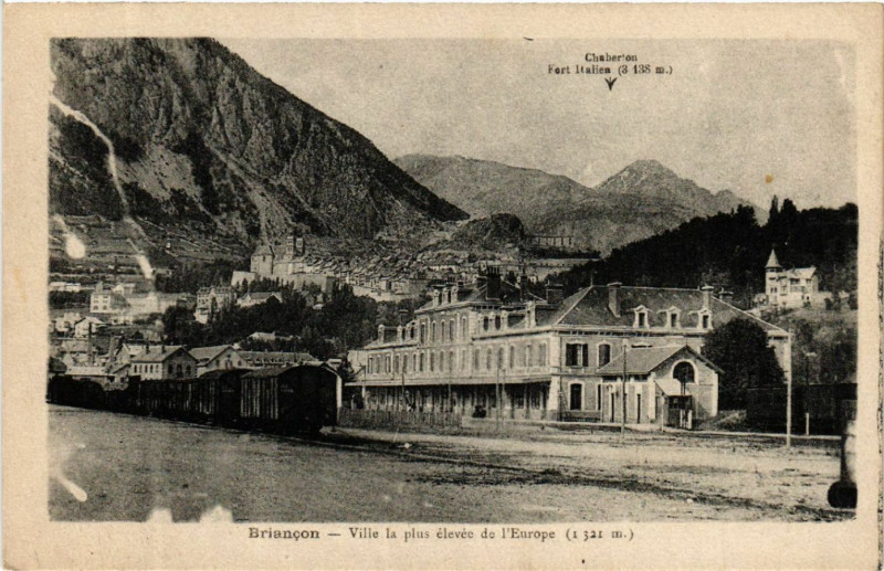 Carte postale ancienne Gap - Villa la plus elevee de l'Europe à Gap