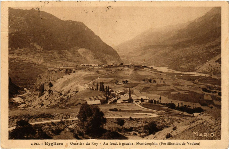 Carte postale ancienne Eygliers - Quartier du Roy - Au fond, a gauche à Eygliers