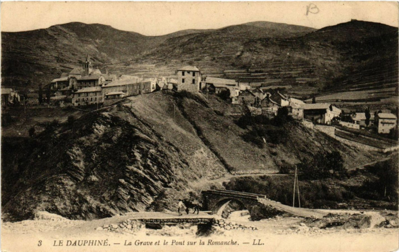 Carte postale ancienne Le Dauphiné - La Grave et le Pont sur la Romanche à La Grave