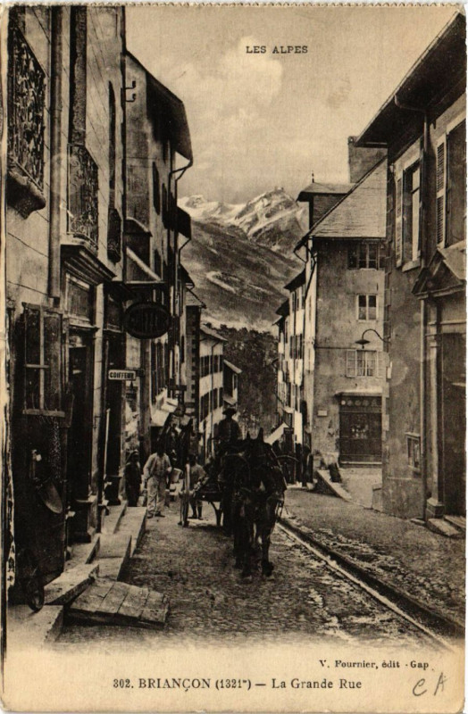 Carte postale ancienne Briancon - La Grande Rue à Briançon