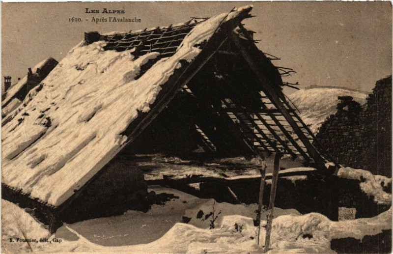 Carte postale ancienne Les Alpes - Aprés l'Avalanche