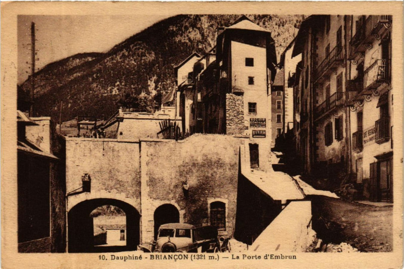 Carte postale ancienne Dauphine - Briancon - La Porte d'Embrun à Briançon