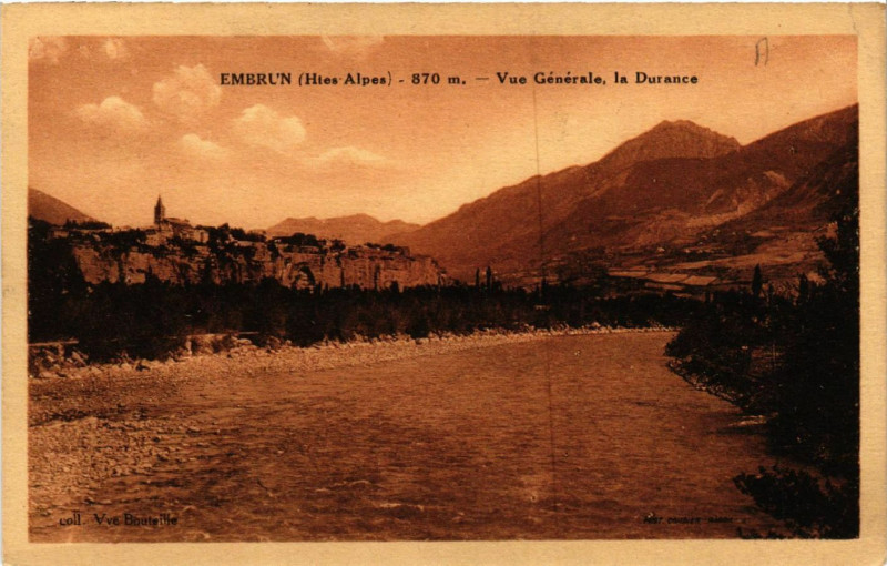 Carte postale ancienne Embrun - 870 m. - Vue Générale, la Durance à Embrun