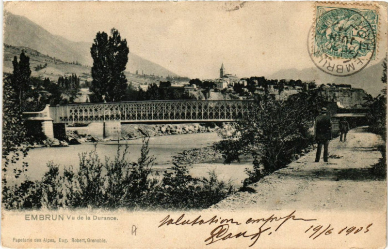 Carte postale ancienne Embrun Vu de la Durance à Embrun
