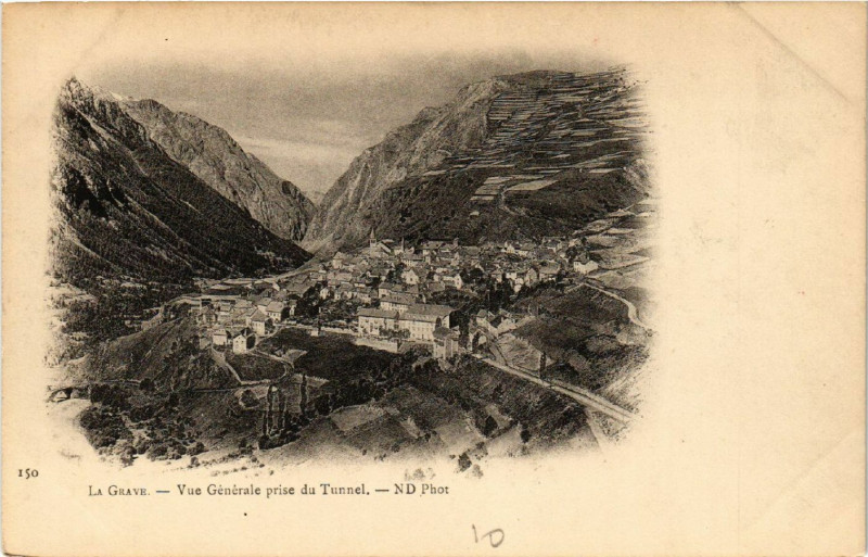 Carte postale ancienne La Grave - Vue Générale prise du Tunnel à La Grave