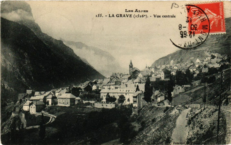 Carte postale ancienne Les Alpes - La Grave (1526 m) - Vue centrale à La Grave