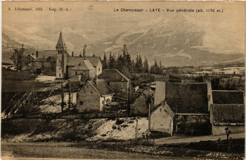 Carte postale ancienne Le Champsaur - Laye - Vue générale à Laye