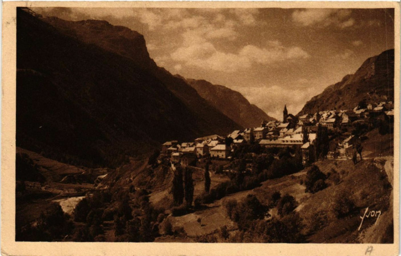 Carte postale ancienne Le vilage de La Grave at vallée de la Romanche à La Grave