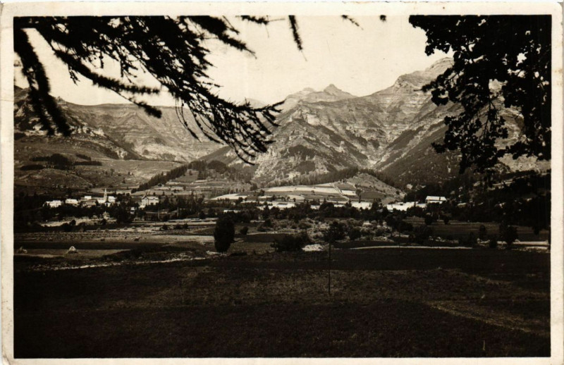 Carte postale ancienne Vallée du Champsaur - Chaillol et les Marrons
