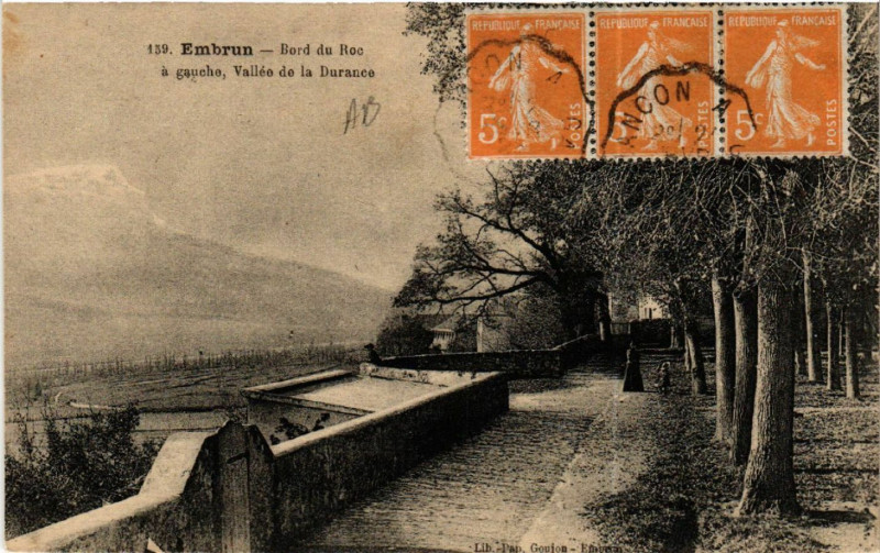 Carte postale ancienne Embrun - Bord du Roc a gauche, Vallée de la Durance à Embrun