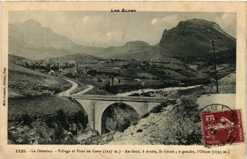 Carte postale ancienne Le Devoluy - Village et Pont de Giers à Dévoluy