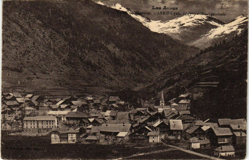 Carte postale ancienne Vallée deQUEYRAS - Abries - Vue générale
