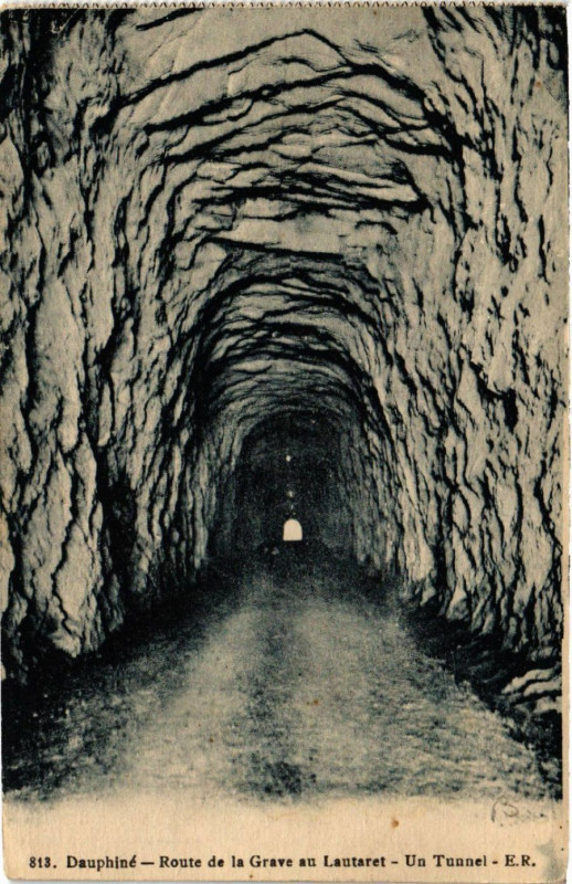 Carte postale ancienne Dauphine - Route de La Grave au Lautaret à La Grave