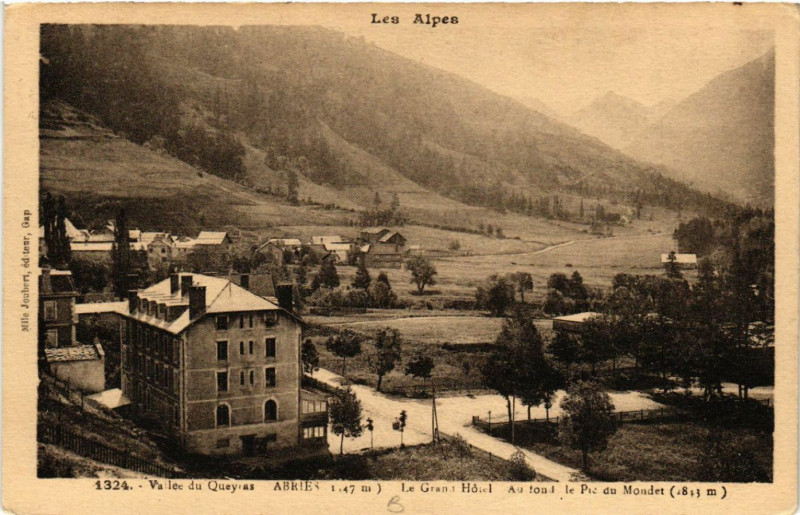 Carte postale ancienne Vallée de Queyras - Le Grand Hotel